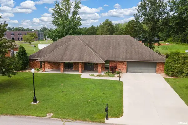 1605 S Eugene LN, Marion, IL 62959