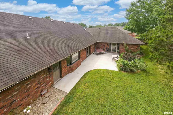 1605 S Eugene LN, Marion, IL 62959