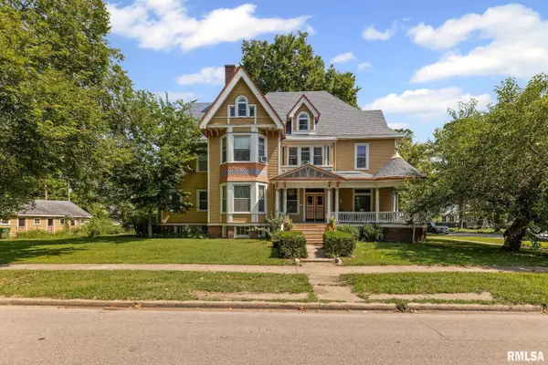 404 W BROADWAY ST, Centralia, IL 62801