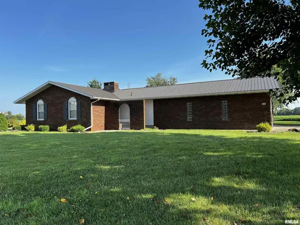 210 W 5TH ST, St Peter, IL 62880