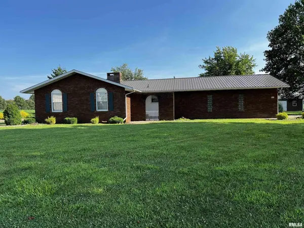 210 W 5TH ST, St Peter, IL 62880