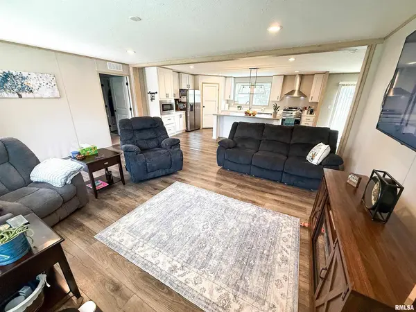 119 S 6TH ST SW, Clay City, IL 62824