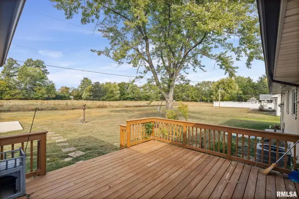 8 Ronnies TER, Centralia, IL 62801