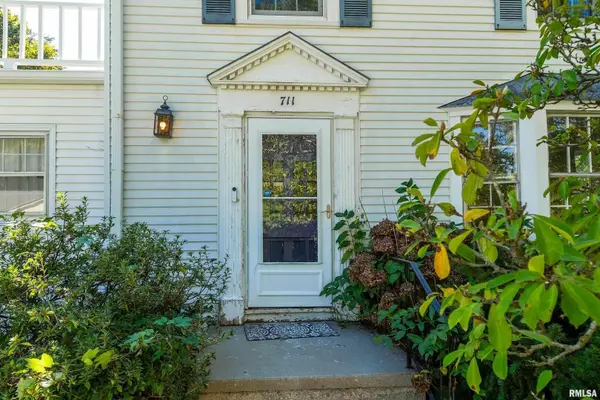 711 W ELM ST, Carbondale, IL 62901