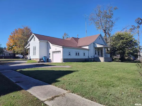 201 N WASHINGTON ST, Mcleansboro, IL 62859
