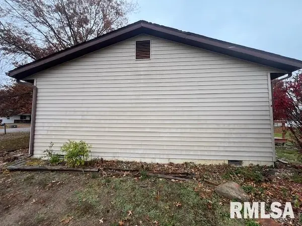 101 N LAWRENCE ST, Desoto, IL 62924