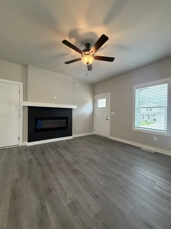 3325 COVINGTON DR, Davenport, IA 52806