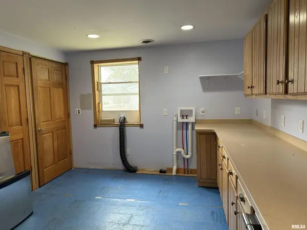 237 1ST AVE, Clinton, IA 52732