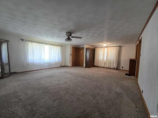 507 S CHURCH ST, Albany, IL 61230