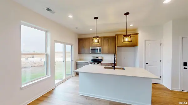 5882 BUTTERFIELD CT, Bettendorf, IA 52722
