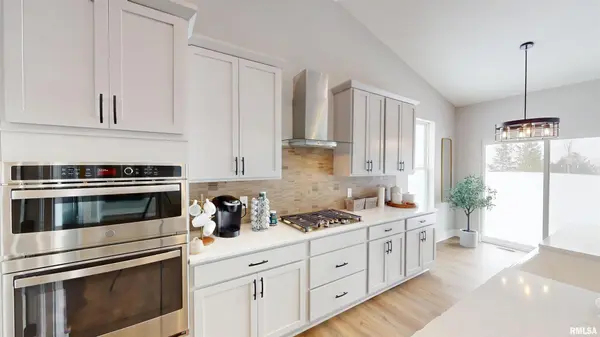 5937 BUTTERFIELD DR, Bettendorf, IA 52722