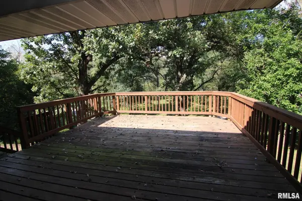 5 E TIMBERLINE DR, Blue Grass, IA 52726