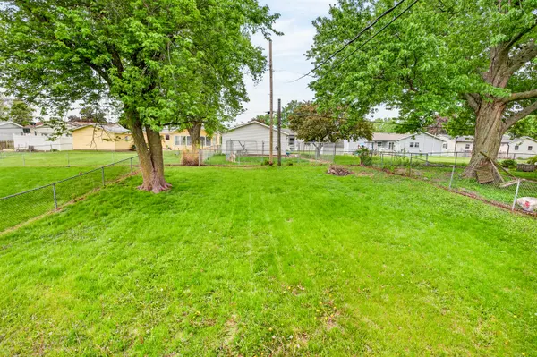 1229 13TH AVE N, Clinton, IA 52732