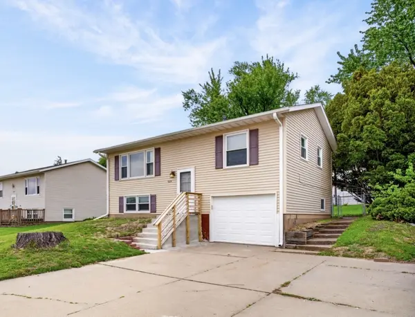 1229 13TH AVE N, Clinton, IA 52732