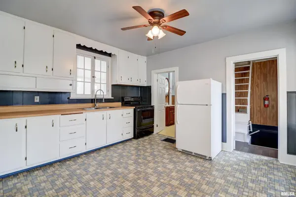 1913 PERSHING BLVD, Clinton, IA 52732