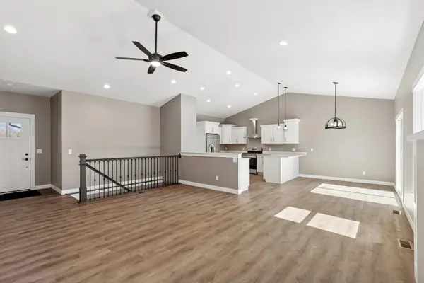 1531 Tyler CT, Camanche, IA 52730