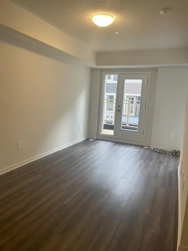 21 Honeycrisp CRES #32, Vaughan, ON L4K 0N6