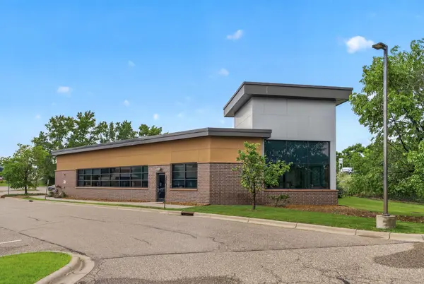 9605 Schmidt Lake RD, Plymouth, MN 55442