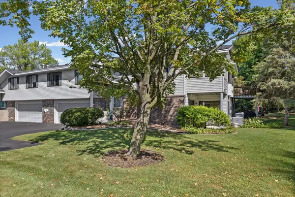 5642 Chatsworth ST N, Shoreview, MN 55126