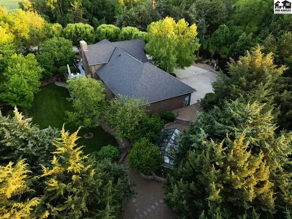 2457 Haven Dr, Abilene, KS 67410