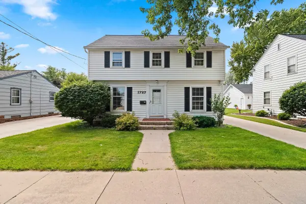 1727 N CLARK ST, Appleton, WI 54911