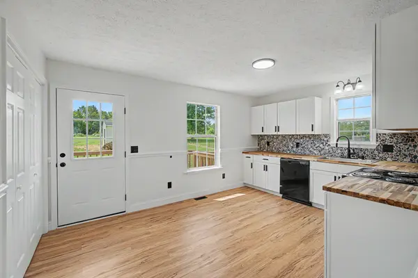 5323 Roaring Springs Rd, Cadiz, KY 42211