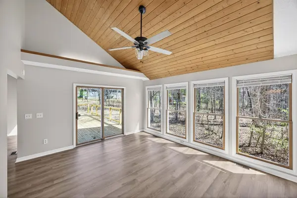 204 Meadowview Dr, Crossville, TN 38558