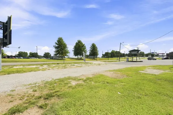 302 E Jackson ST, Willard, MO 65781