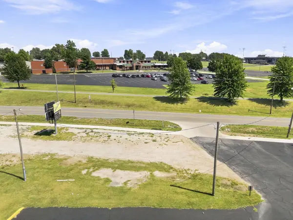 302 E Jackson ST, Willard, MO 65781