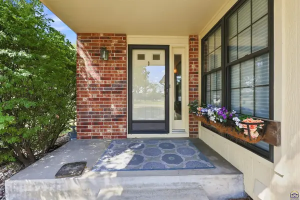 5616 SW Barrington Ct S, Topeka, KS 66614