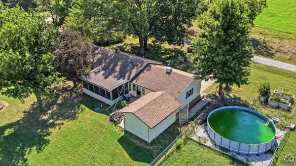 2742 Neill Pkwy, Vassar, KS 66543