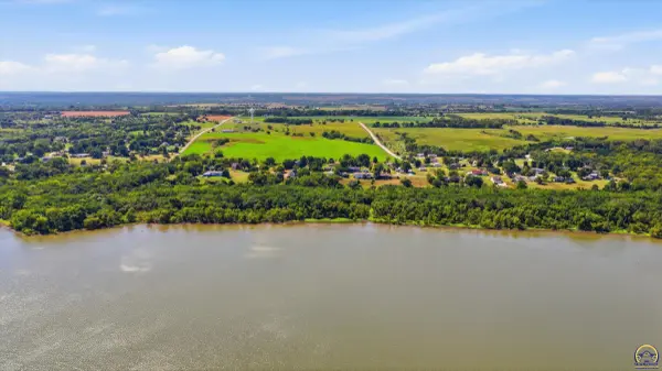 2742 Neill Pkwy, Vassar, KS 66543