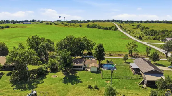 2742 Neill Pkwy, Vassar, KS 66543