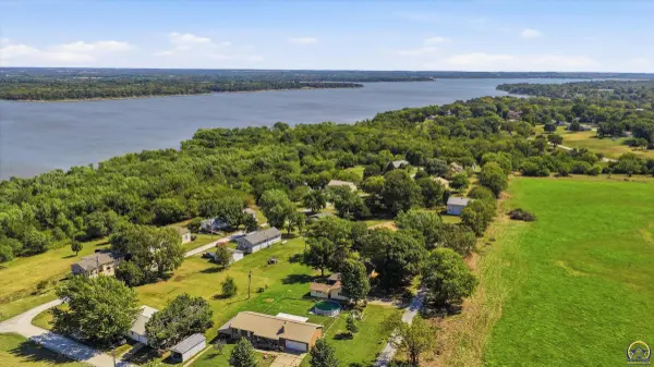 2742 Neill Pkwy, Vassar, KS 66543