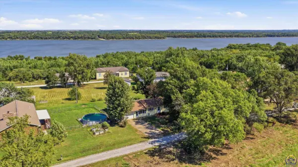 2742 Neill Pkwy, Vassar, KS 66543