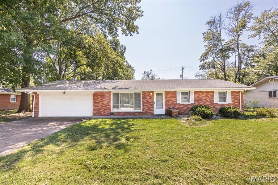 1816 Menard DR, Belleville, IL 62220