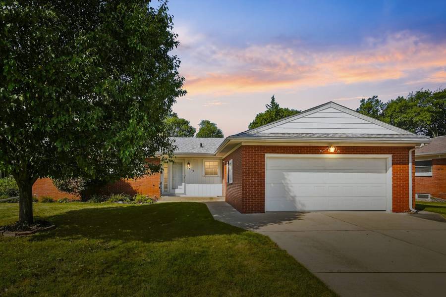 3930 44th ST, Rock Island, IL 61201