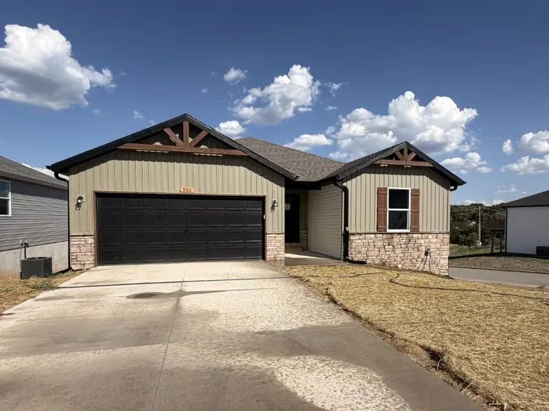 900 Shorthorn LN, Marshfield, MO 65706