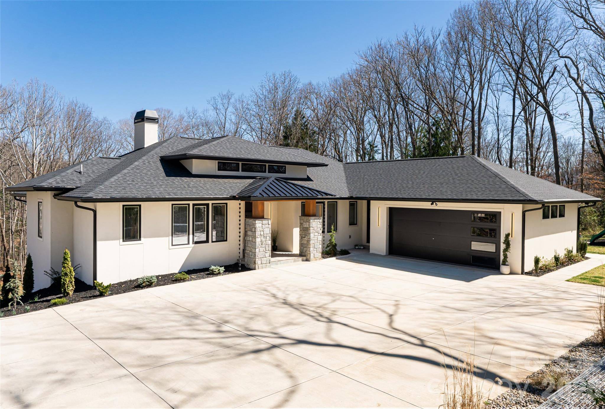 16 Cambridge DR, Candler, NC 28715