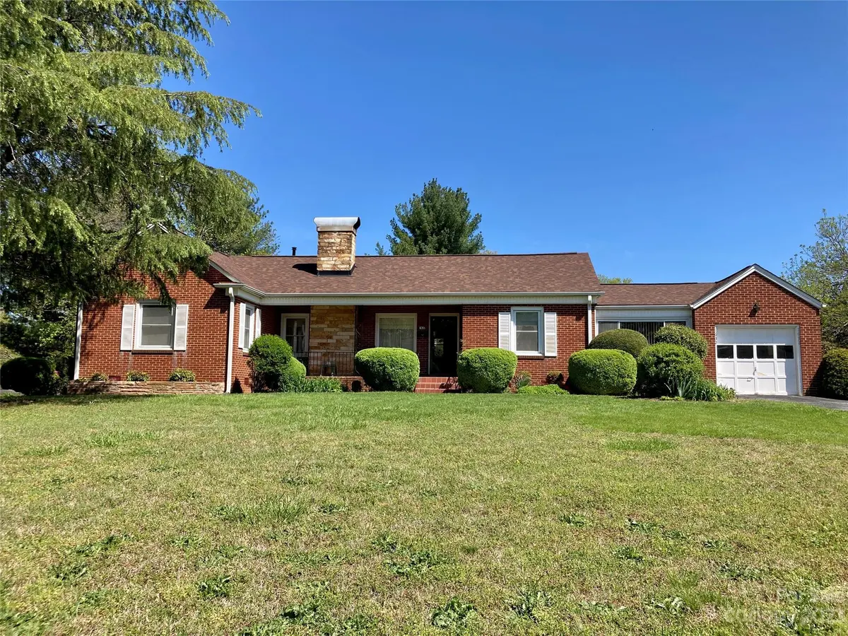 1632 2nd AVE NW, Hickory, NC 28601