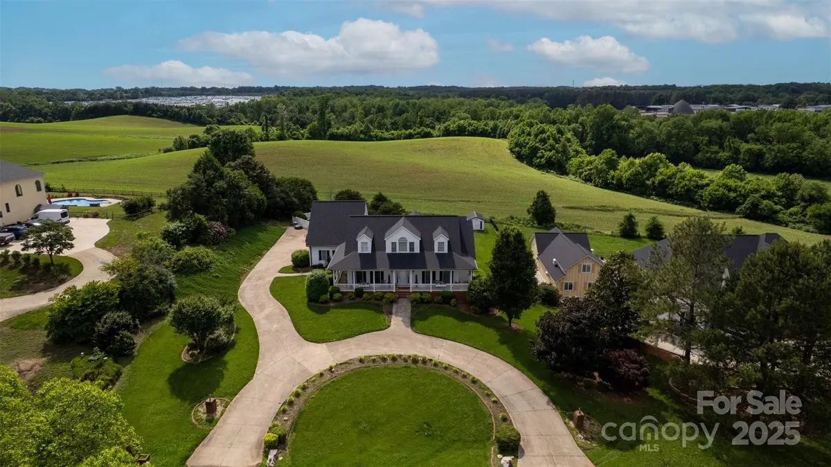 129 Renaissance PL, Statesville, NC 28625