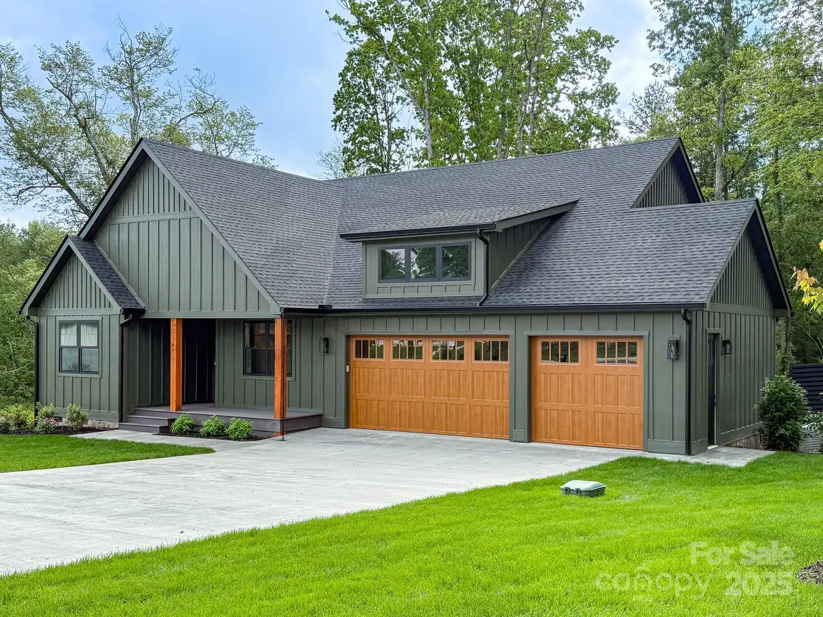 47 Skylar LN, Mills River, NC 28759