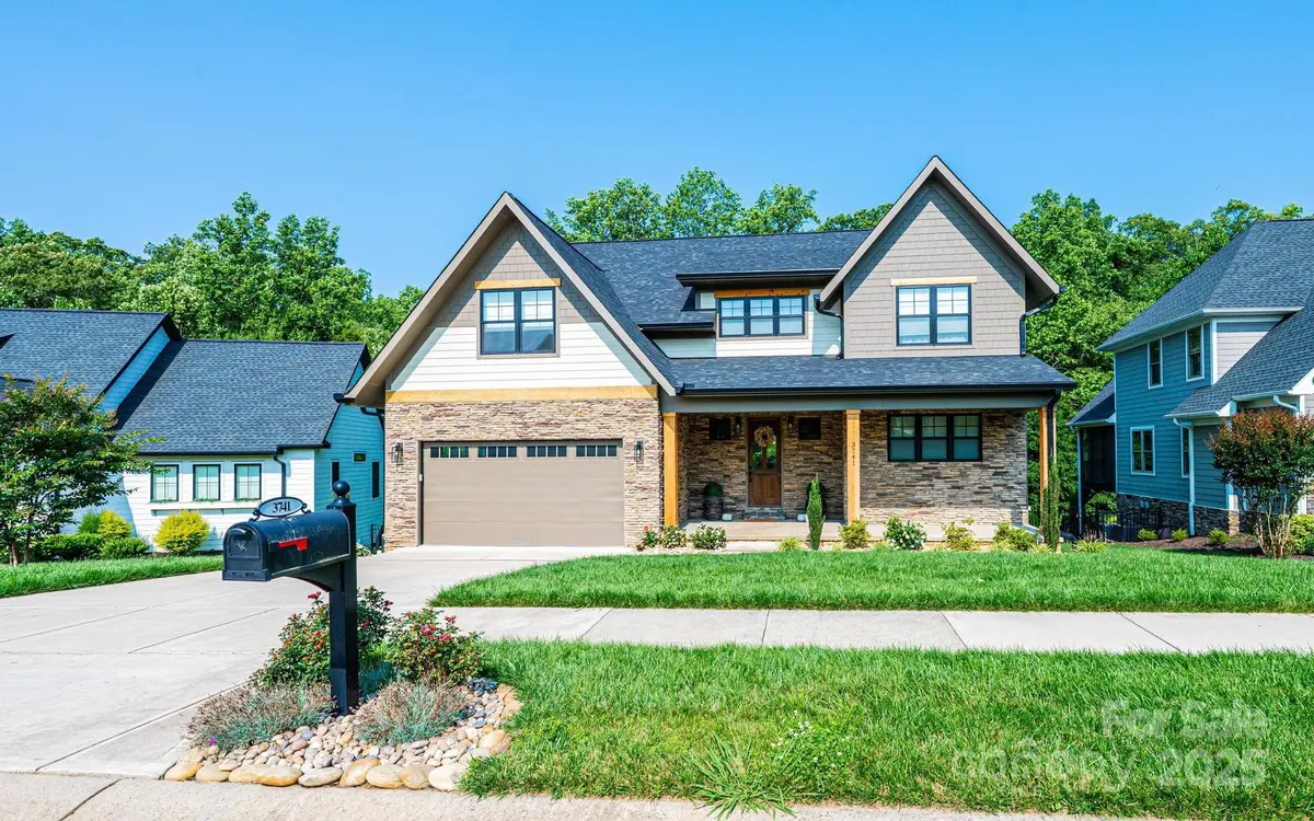 3741 9th Street CT NE, Hickory, NC 28601
