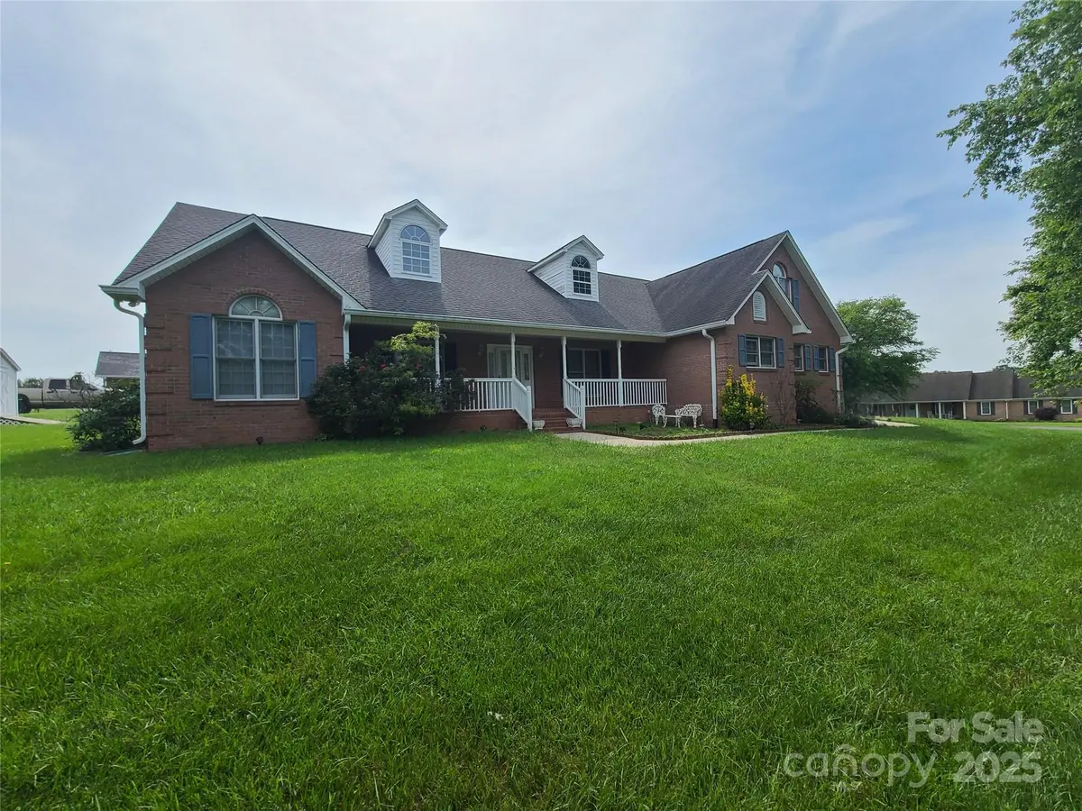 110 Kimberly LN, Kings Mountain, NC 28086