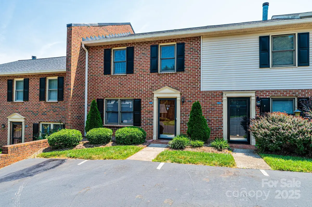 709 21st AVE NE, Hickory, NC 28601