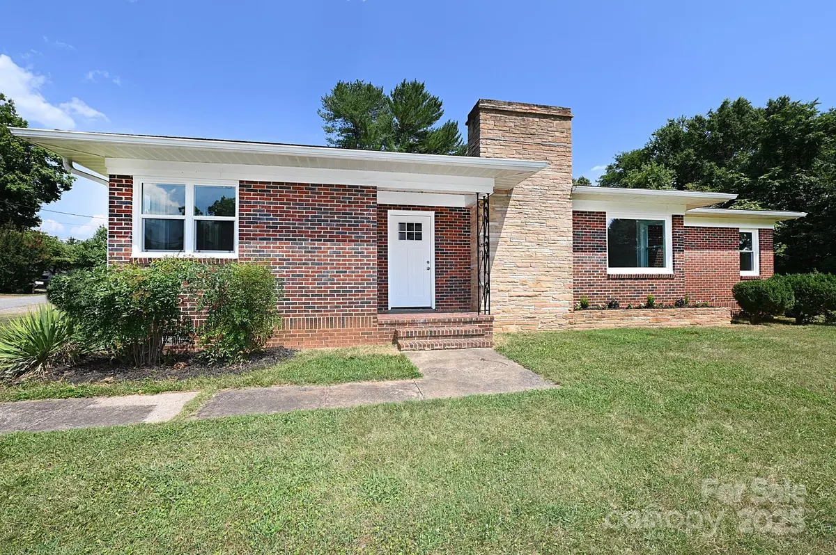 737 8th ST SW, Hickory, NC 28602