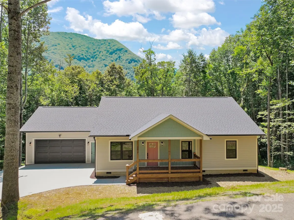 255 Davy Crockett DR, Maggie Valley, NC 28785