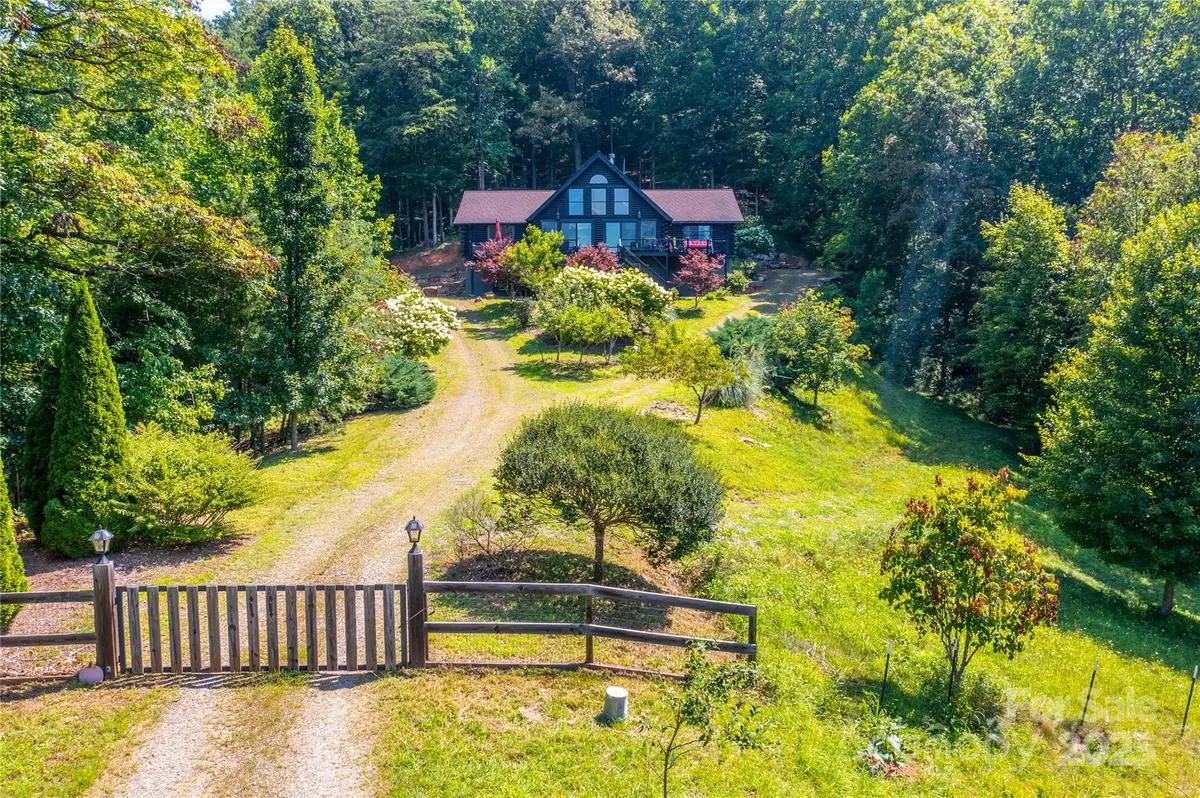 81 Garnet DR, Leicester, NC 28748