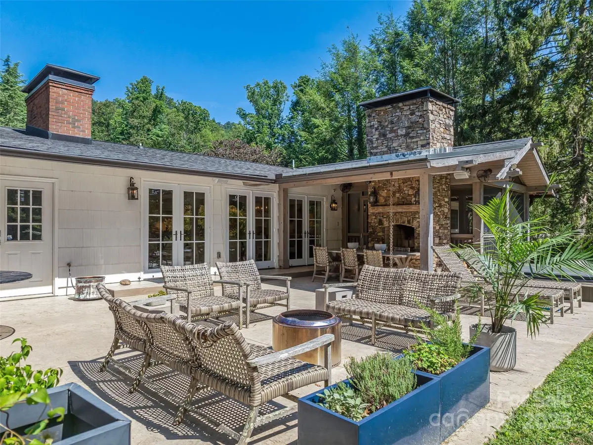 13 Robinhood RD, Asheville, NC 28804