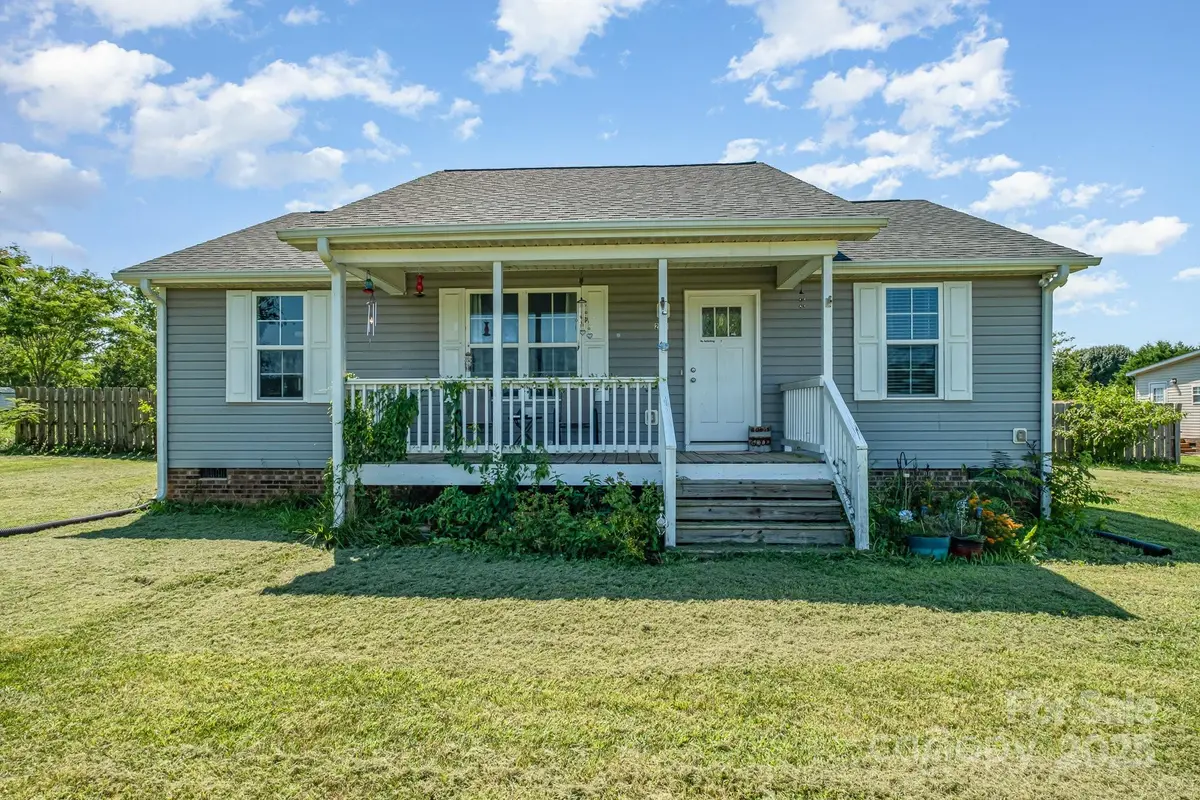 2303 Dillon DR, Newton, NC 28658